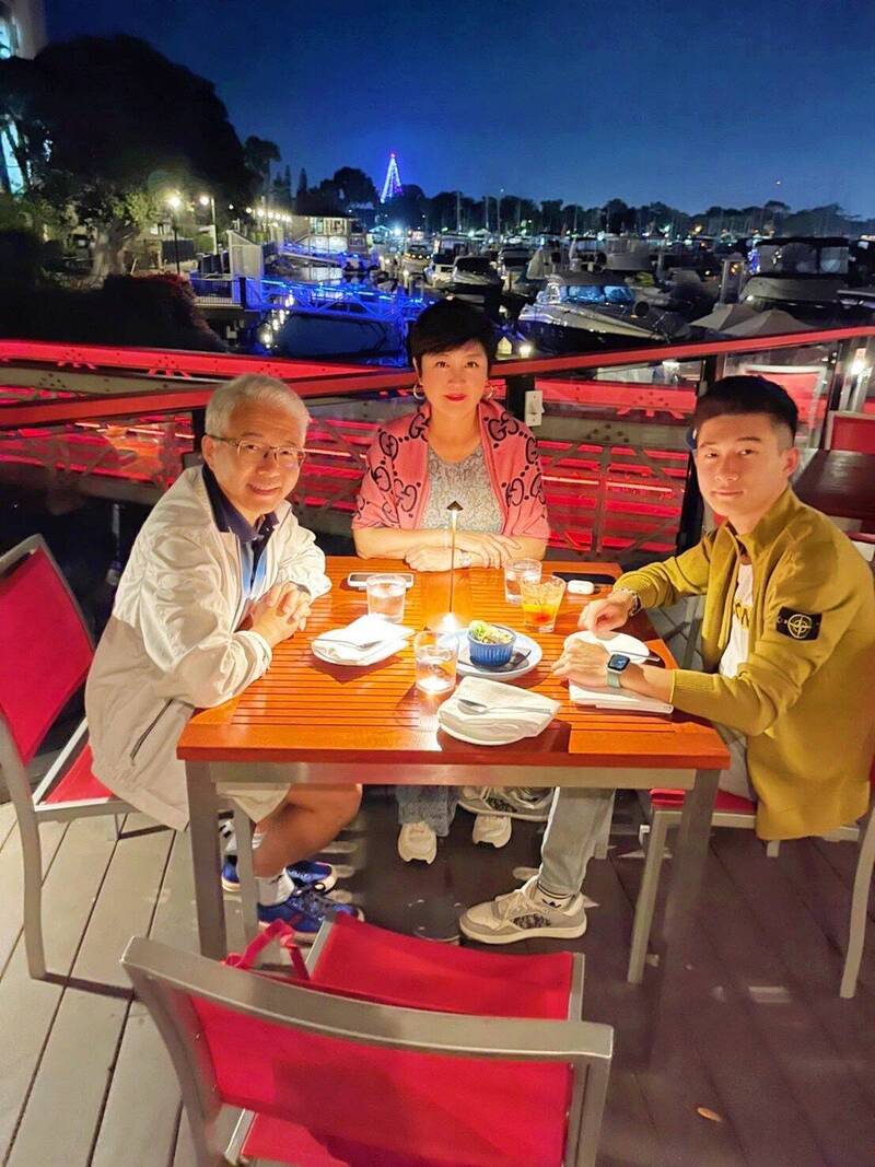 崔佩儀（中）和老公、兒子在美國。（崔佩儀提供）