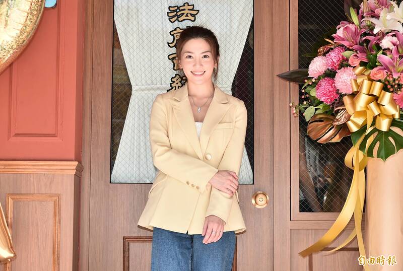 「最美性學博士」許藍方說明自己不是哭窮沒錢打官司。（記者陳奕全攝）