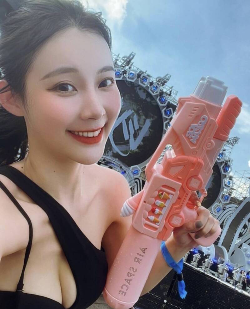 張香香 