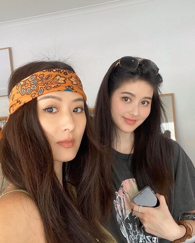 孫芸芸(左)與正妹女兒廖思惟。(翻攝自IG)