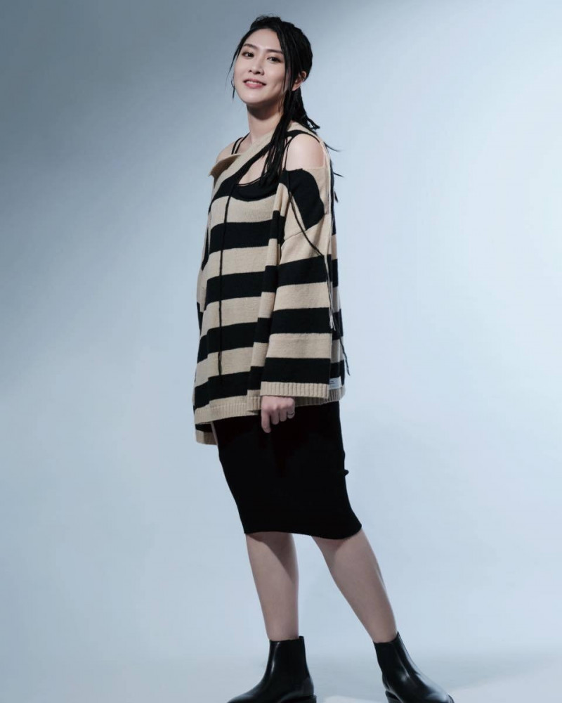 孟璇身兼創作樂團主唱及直播主。（17LIVE提供）