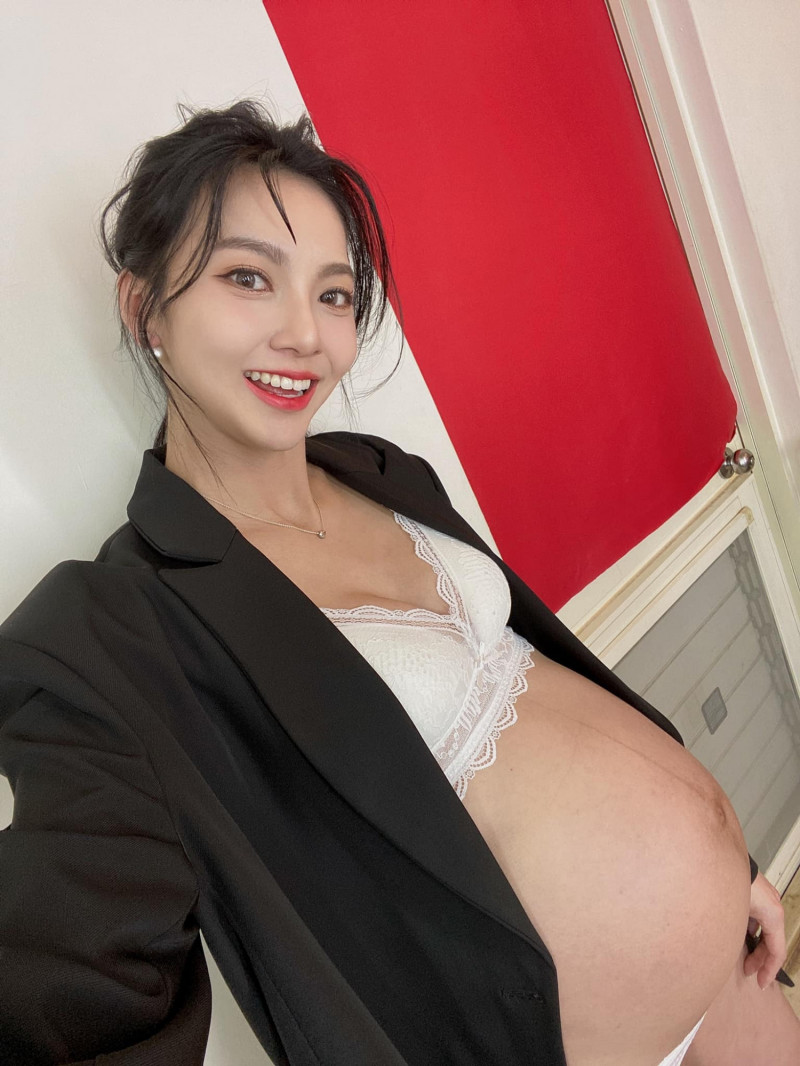 最美孕婦換她！謝和弦孕妻驚人巨肚曝光 懷胎9月上圍激增 自由娛樂