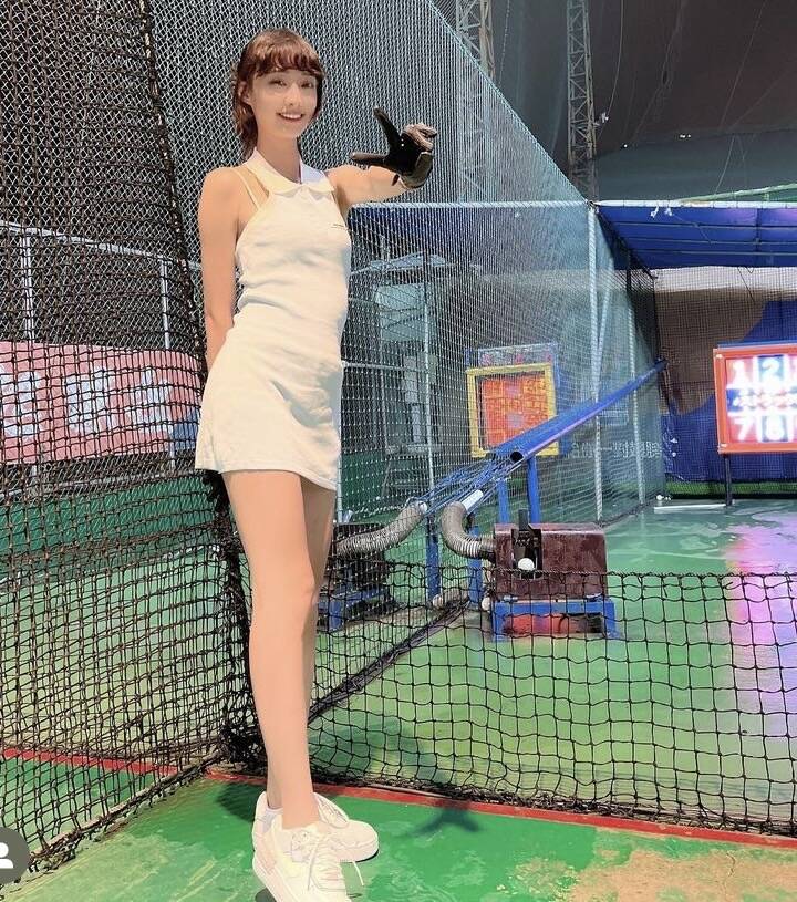 樂天女孩甜笑炸酥胸 超逆天長腿網友直呼「凍未條」 - 自由娛樂