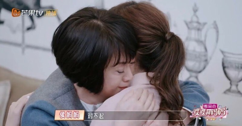 林月雲（左）難過哭泣中。（翻攝芒果TV）