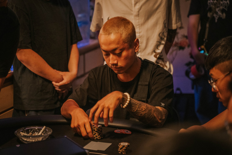 饒舌歌手五木拍攝MV。（奇洱文創提供）