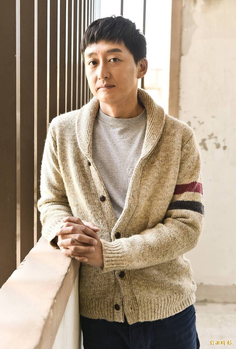柯宇綸返鄉投票！「5分鐘」解決爽吃大餐 - 自由娛樂