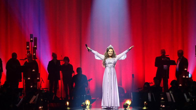 莎拉布萊曼華麗演出，直說一年中最喜歡的時刻就是耶誕節。（寬宏提供）