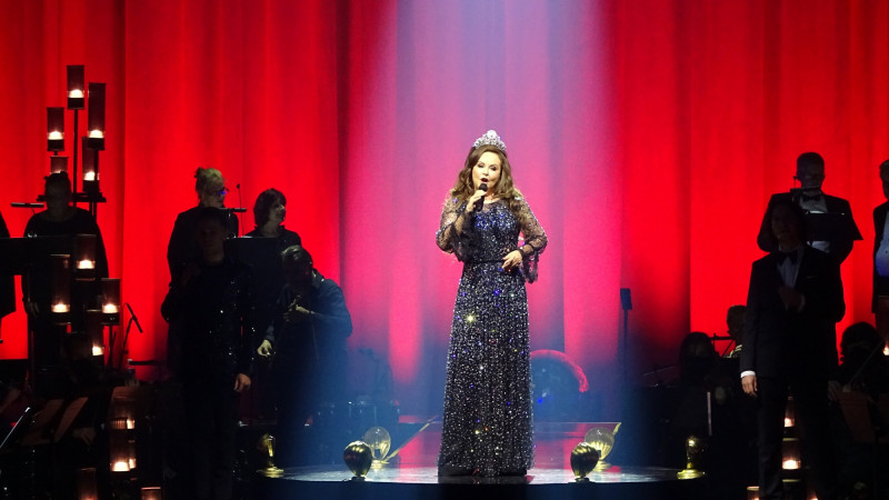 莎拉布萊曼一展美妙嗓音，更大飆高音驚豔全場。（寬宏提供）