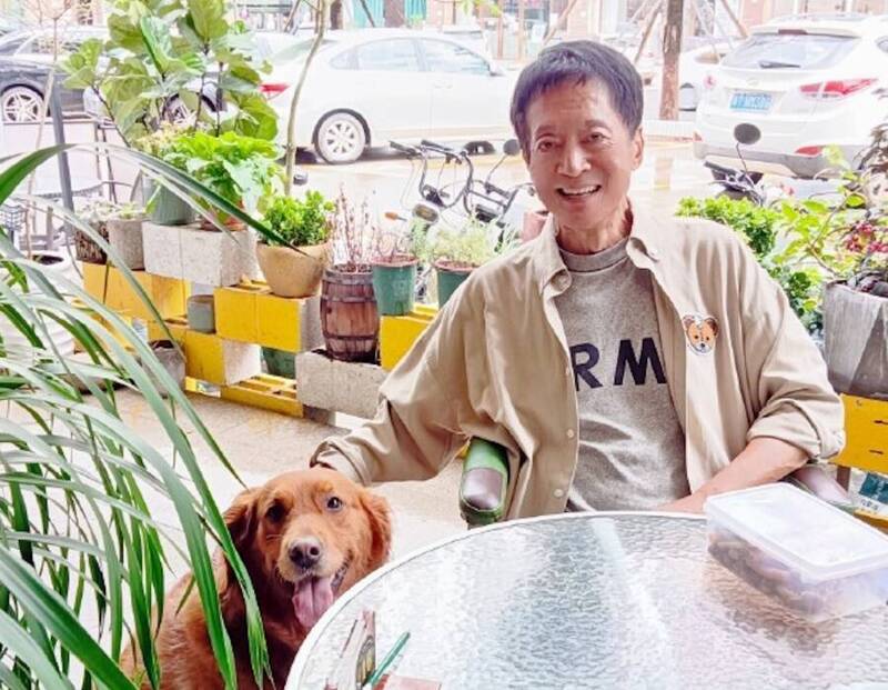 74歲御用奸人 港星方剛近照曝光變慈祥歐吉桑 - 自由娛樂