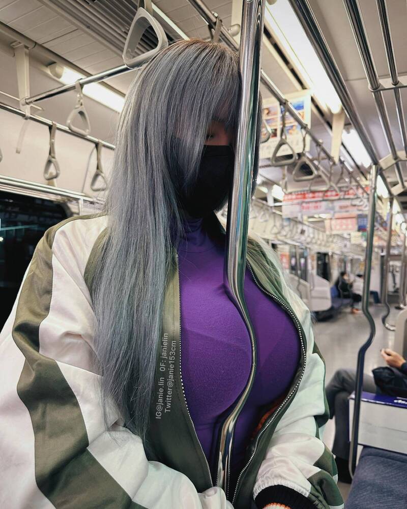 電車 巨乳