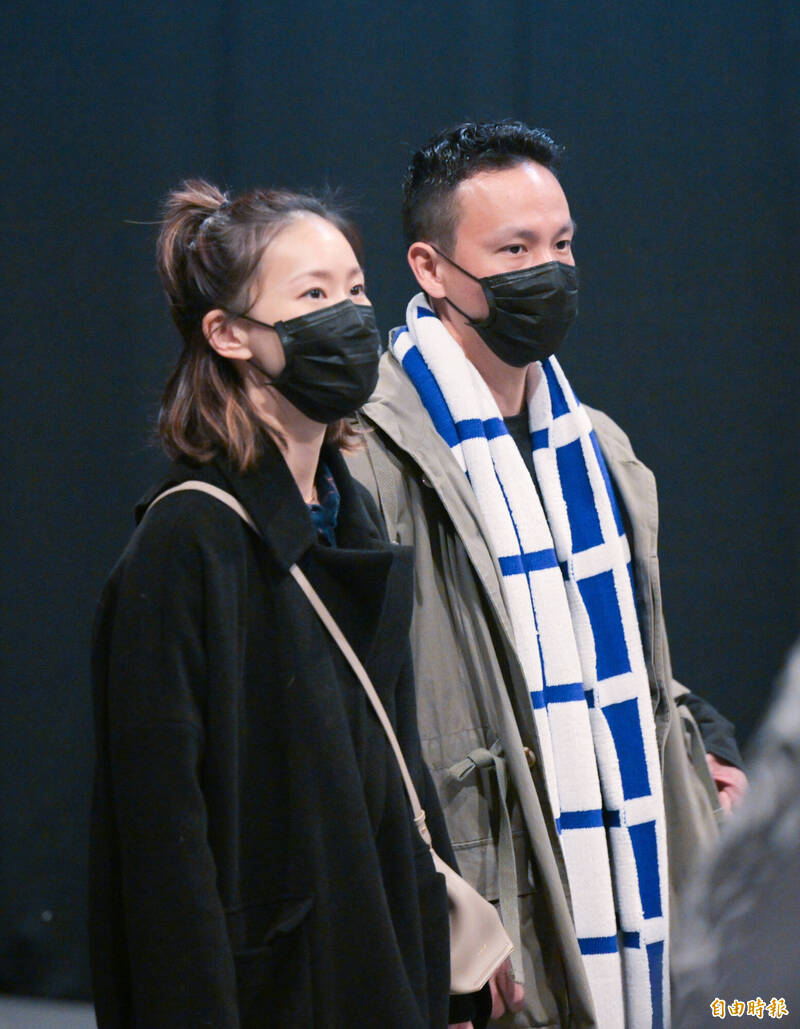 獨家直擊！鍾瑶小巨蛋現蹤 偷牽帥氣男友放閃光彈 - 自由娛樂