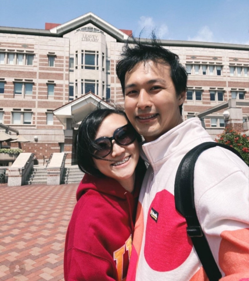 嚴爵（右）與老婆Jessie感情甜蜜。（翻攝自IG）