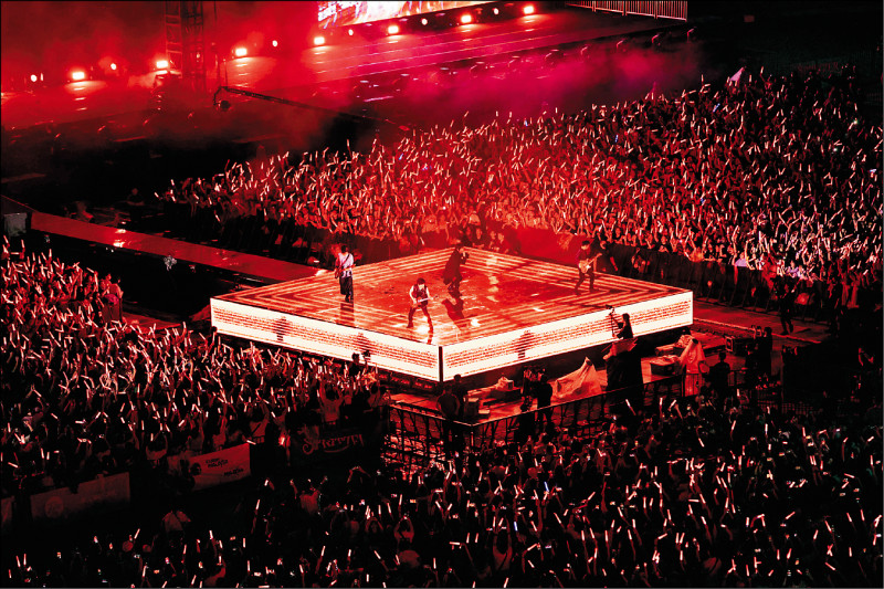 五月天到大馬開唱，吸引4萬粉絲欣賞。（相信音樂提供）