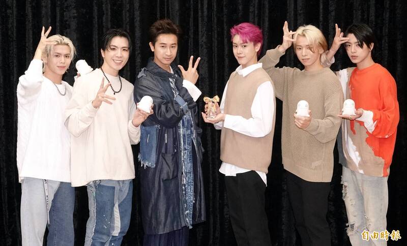 ALL IN 5 台北演唱會練舞探班 邱凱偉Darren（左三）擔任嘉賓（記者潘少棠攝）