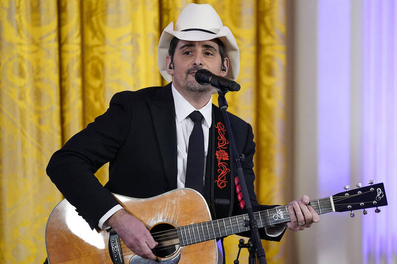 (Video) Super cool! Country singer invites Zelensky to donate all song