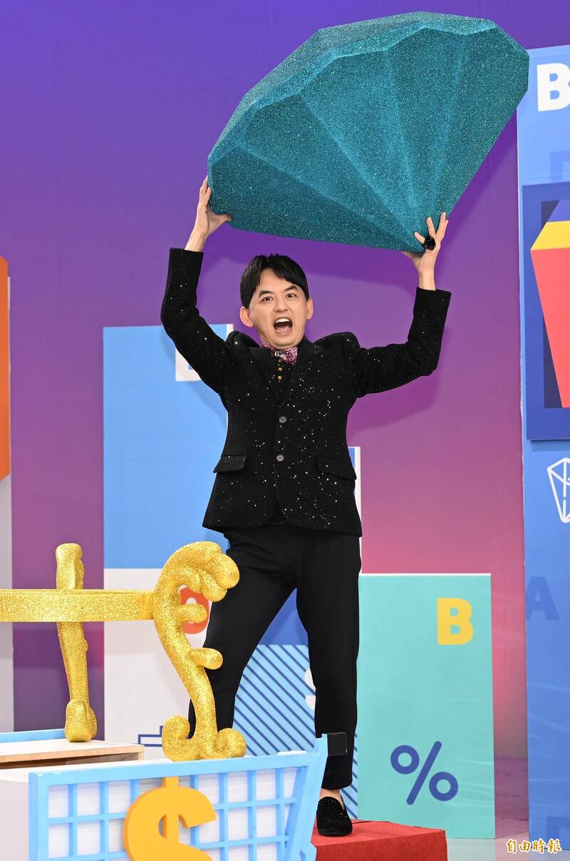 黃子佼表示自己都有乖乖繳稅。（記者胡舜翔攝）