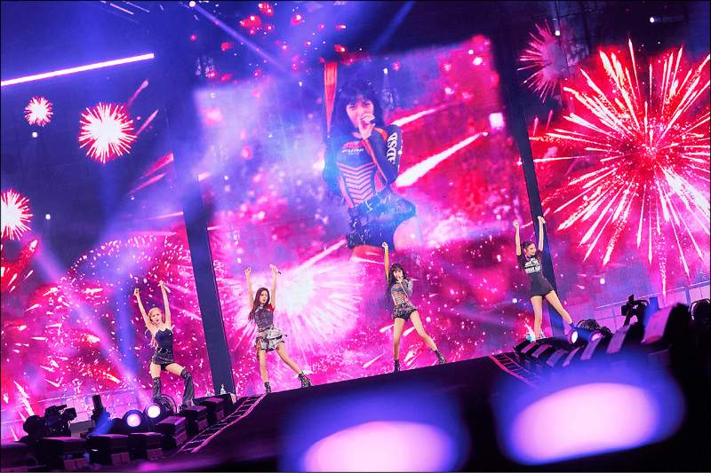 BLACKPINK演唱會在台灣掀起旋風，吸引9萬人次朝聖。（YG Entertainment提供）