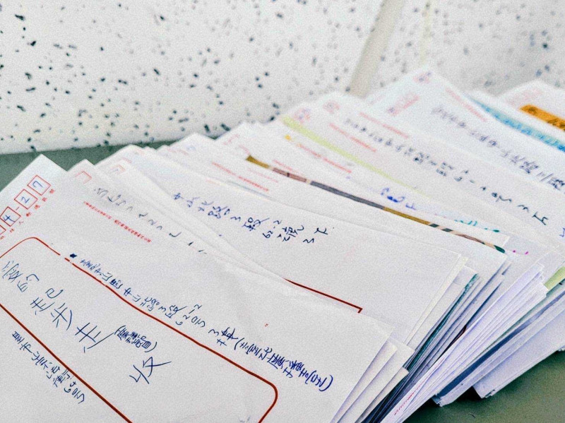 台北廣播電台《愛的起步走》「傳愛波斯特」單元，來信踴躍，三個月內收到超過400封信。（台北市政府觀光傳播局提供）