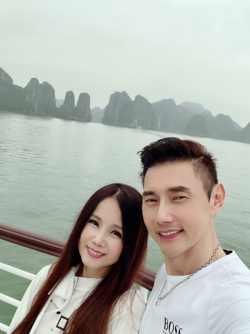 包偉銘（右）、劉依純到越南旅遊，享受兩人世界。（翰森娛樂提供）