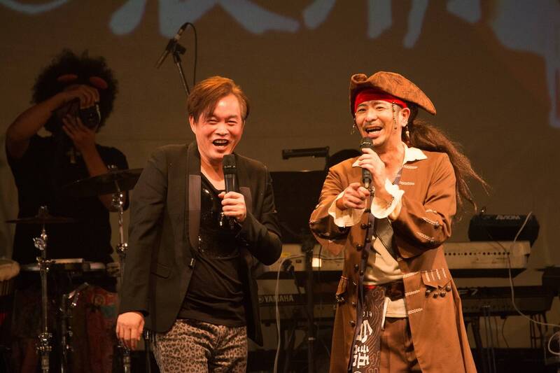 荒山亮（右）曾深陷性騷疑雲，好友康康當時出聲力挺。（資料照，動脈音樂提供）