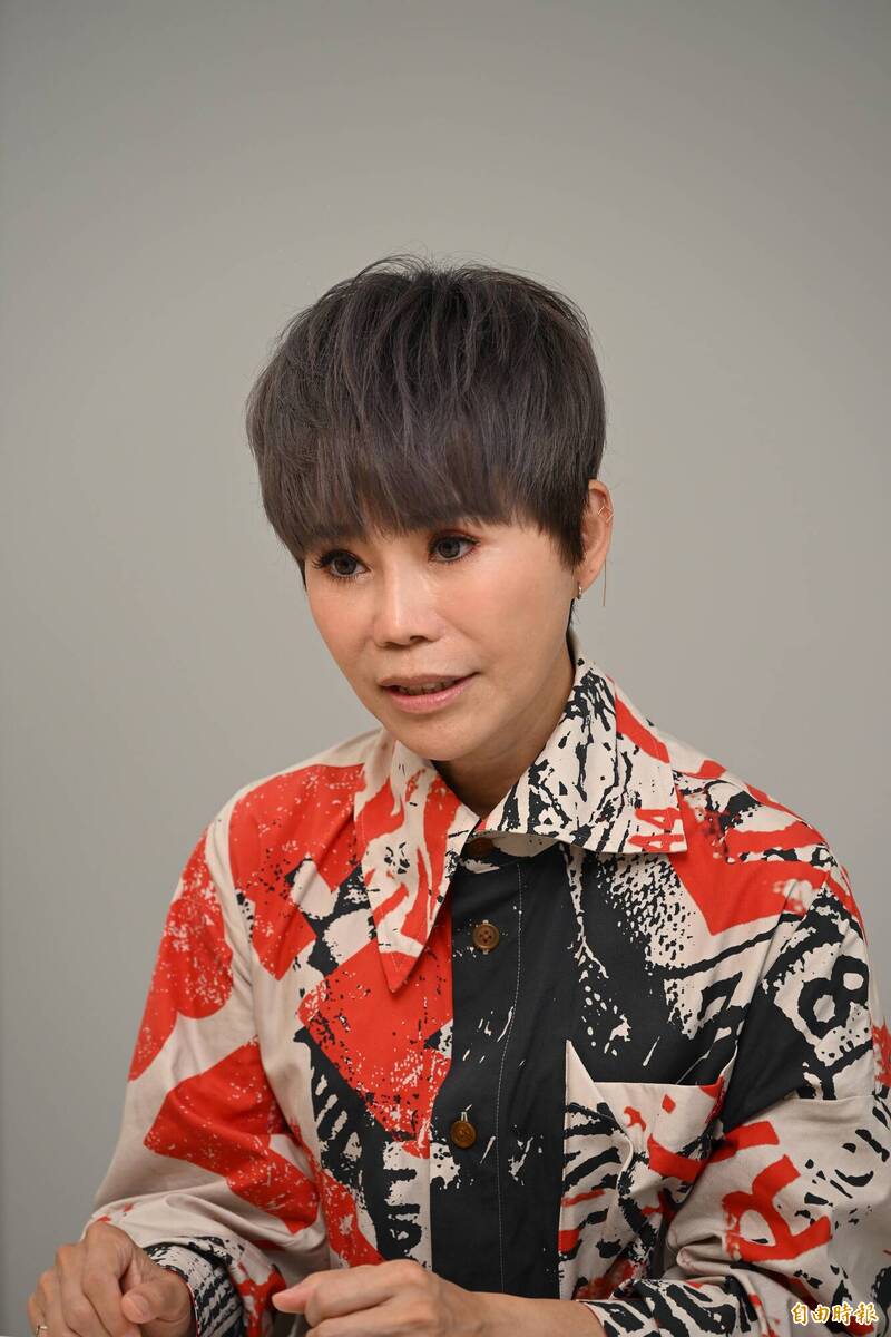 詹雅雯受訪數度淚崩。（記者胡舜翔攝）