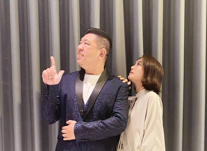 命理師告誡NONO（左）遇到危機要夫妻同心。（翻攝自臉書）