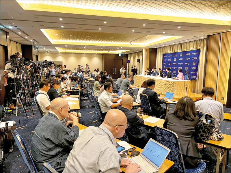 江宏傑昨天在東京「日本外國特派員協會」召開國際記者會，引起台日媒體關注，現場擠滿各大媒體。（駐日特派員林翠儀攝）