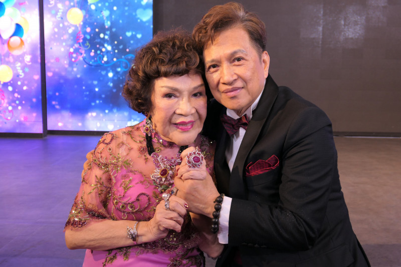 周遊慶86歲生日，與丈夫李朝永迎寶石婚。（記者傅茗渝攝）