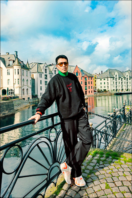 蕭敬騰到挪威錄音,並拍攝新歌MV。(華納音樂提供)