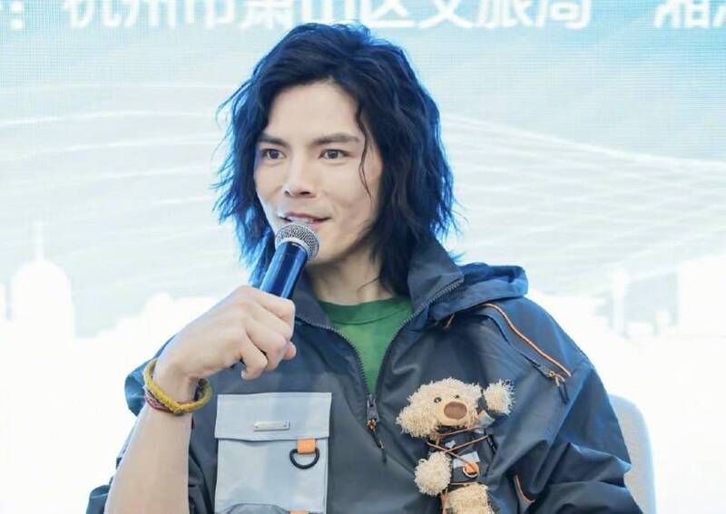 向佐於2019年和郭碧婷結婚，兩人育有1子。（翻攝自微博）