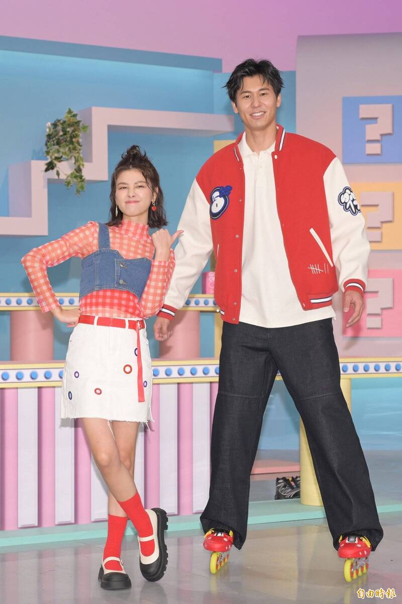《今天推什麼》首錄，宇珊（左）、風田。（記者胡舜翔攝）