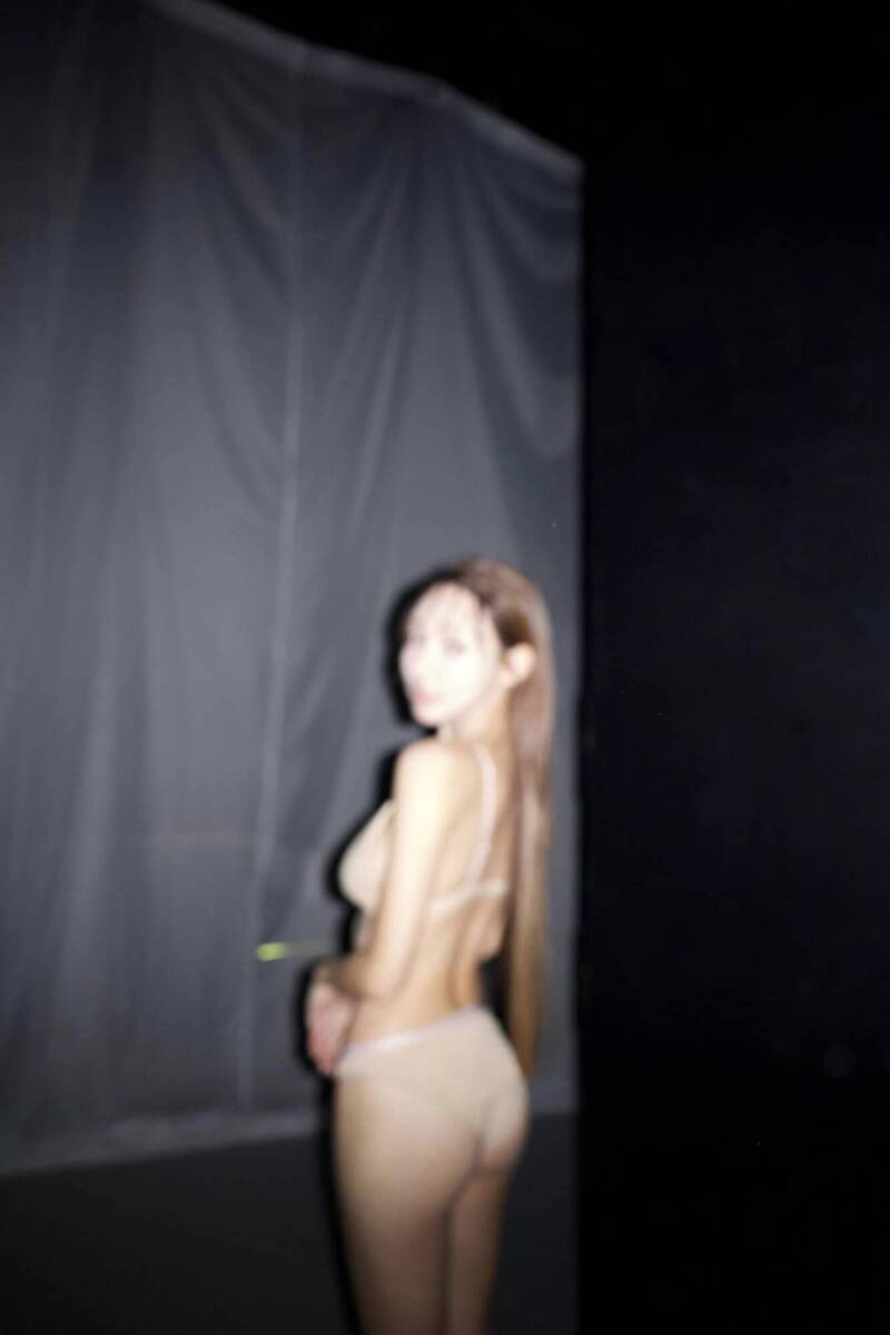 雖然林襄照片故意用朦朧美處理，仍讓粉絲陷入暴動。（翻攝自IG）