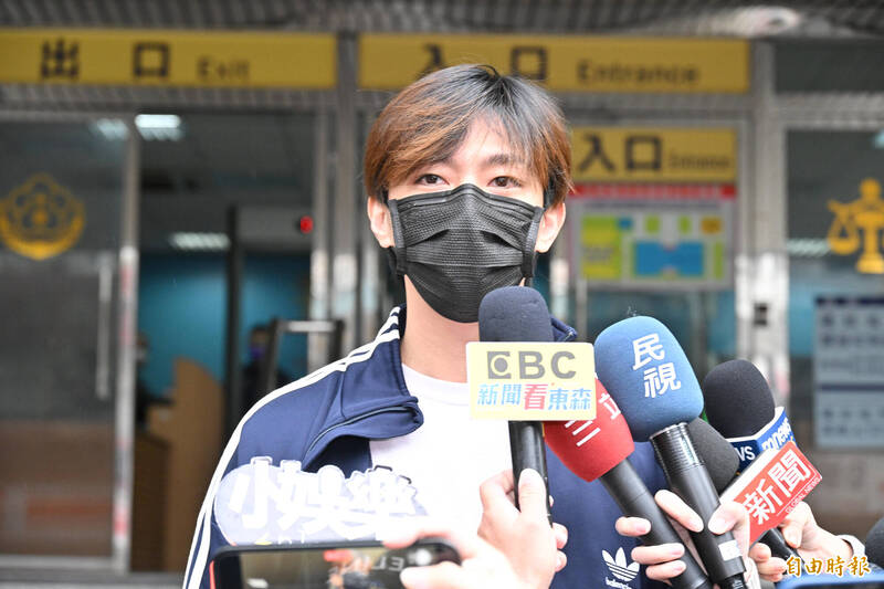 炎亞綸拍性愛片案今開庭…男網紅也到了 「是否希望炎入獄？」給出答案