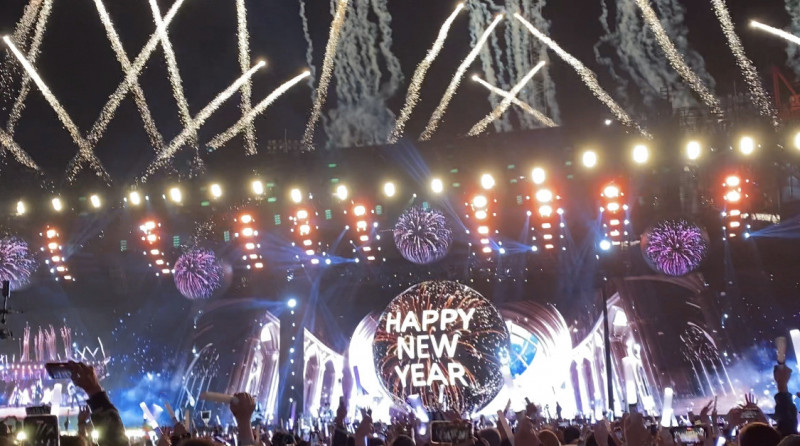 五月天演唱會陪歌迷倒數迎接新年。（讀者提供）