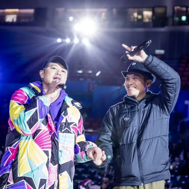 彈頭(左)、球員高國強。(美秀創意提供)