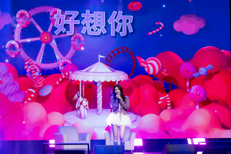 姜惠元獻唱中文歌《好想你》。（星月文創提供）