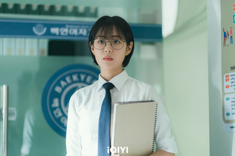 申瑟琪在《金字塔遊戲》飾演徐度雅，為戲剪髮。（iQIYI國際站提供提供）