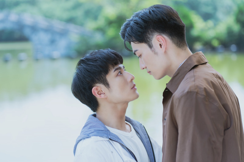 BL激情吻戲連拍2小時「親到滿臉口水」  吳秉宸羞喊：耳朵發燙 