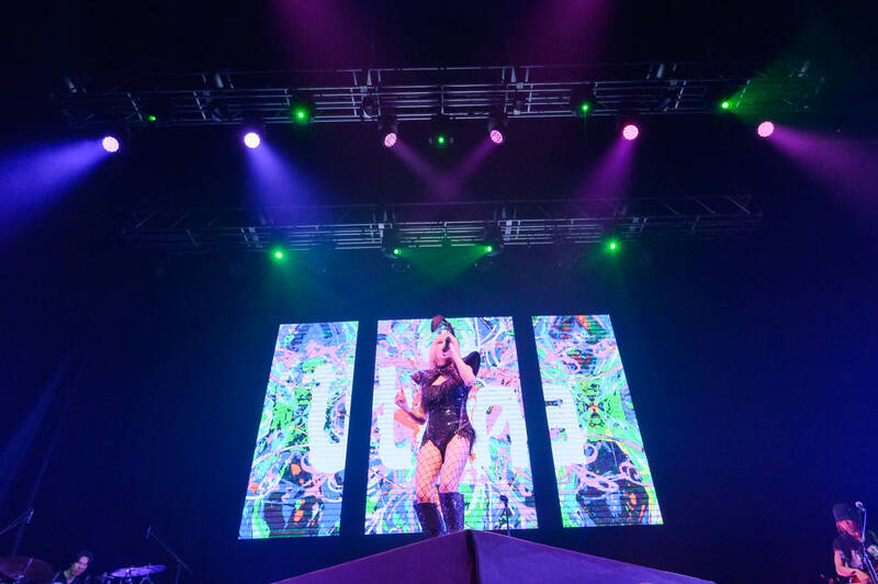 Reol熱力四射，一連獻唱多首夯曲，嗨翻全場。（大鴻藝術提供）