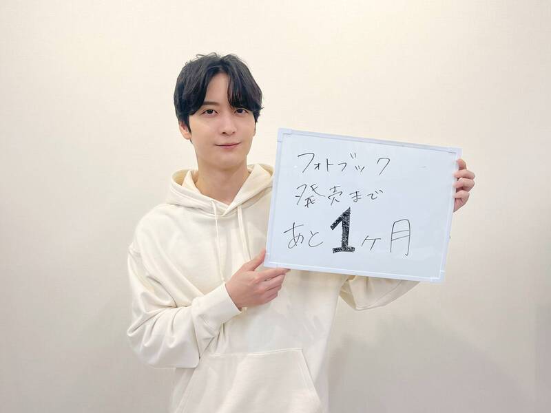 梅原裕一郎與妻子從大學就開始交往，且已經結婚8年。（翻攝自X）