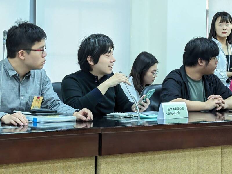 蔡易餘感謝「批踢踢實業坊C_Chat板主」、「臺北市動漫企劃人員職業工會」、「ACGN創作權益推動協會」、「台灣ACG研究學會」這段時間持續與委員辦公室、衛福部長時間交換意見溝通協商。（翻攝自蔡易餘臉書）