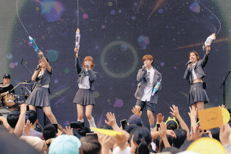 BOOM！怪物星人華山開唱，吸引上千名樂迷前來支持。（相映音樂提供）