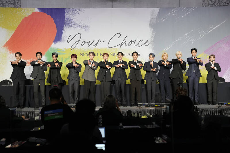 網友期待SEVENTEEN十三位成員能夠來台灣開唱。（美聯社）