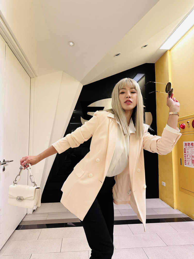 被人夫抱進病房  《天道》黃瑄脖子一整片「種草莓」