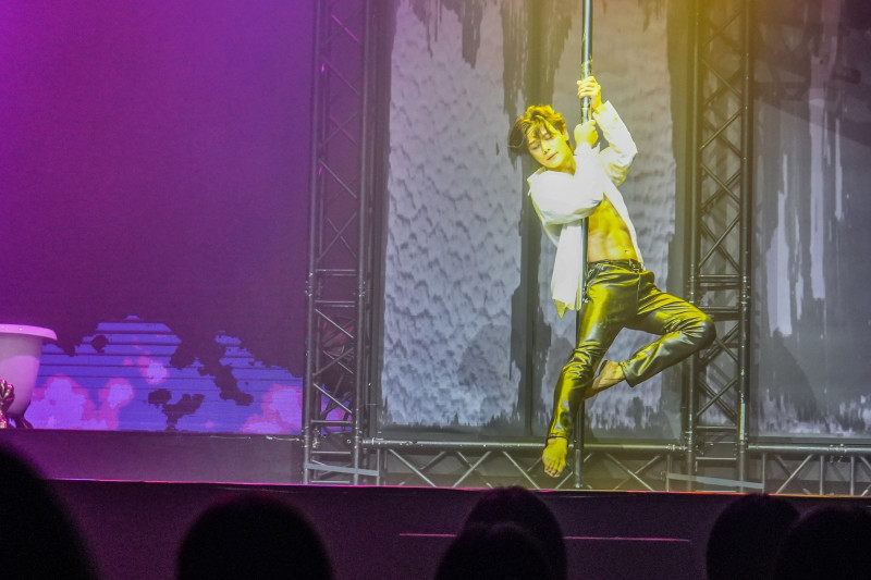 李有清在猛男秀《Physical Touch》苦練鋼管3個月，讓現場觀眾看得目不轉睛。（趣韓國提供）