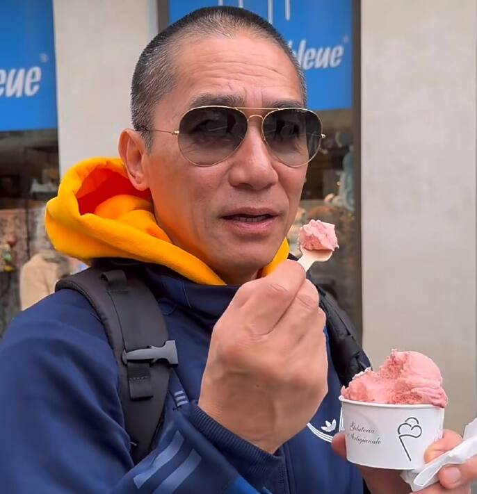 [新聞] 梁朝偉拍戲壓力大 歐洲街頭吃冰淇淋減壓
