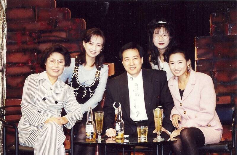已故藝人文英（左起）、郭昱晴、姜厚任、陶晶瑩（後）。（翻攝自郭昱晴臉書）