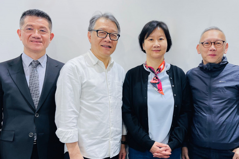 時創影業總經理賴聰筆（左起）、八大電視總經理王克捷、 KT Studiogenie CEO 金哲妍、76 號原子董事總經理楊志光合影。（76號原子提供）