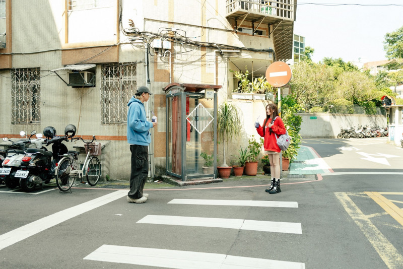 張喬西(右)、趙翊帆。(華納提供)