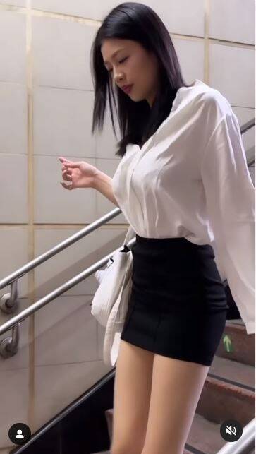 網紅「御姐強尼」扮成OL搭捷運 仔細一看竟沒穿內衣！ - 自由娛樂